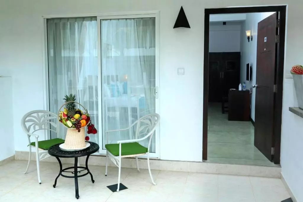 بالکن هتل راتنا بیچ واددووا